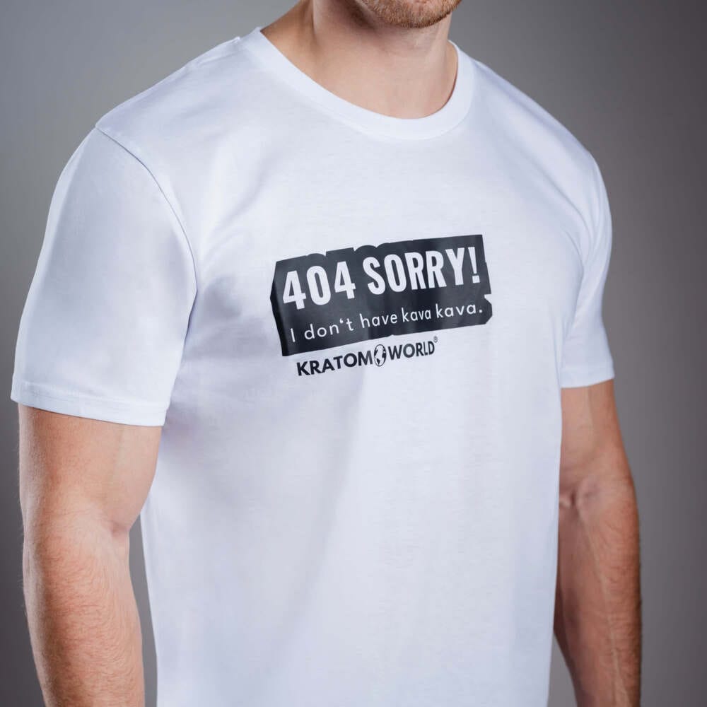 Pánské tričko Kratom World s motivem sorry I don’t have kava kava – originální merch pro milovníky kratomu a fanoušky značky Kratom World, stylový streetwear design s výrazným potiskem, pohodlné tričko pro každodenní nošení, ideální do města, na eventy i jako sběratelský kousek pro komunitu kolem kratomu logo detail