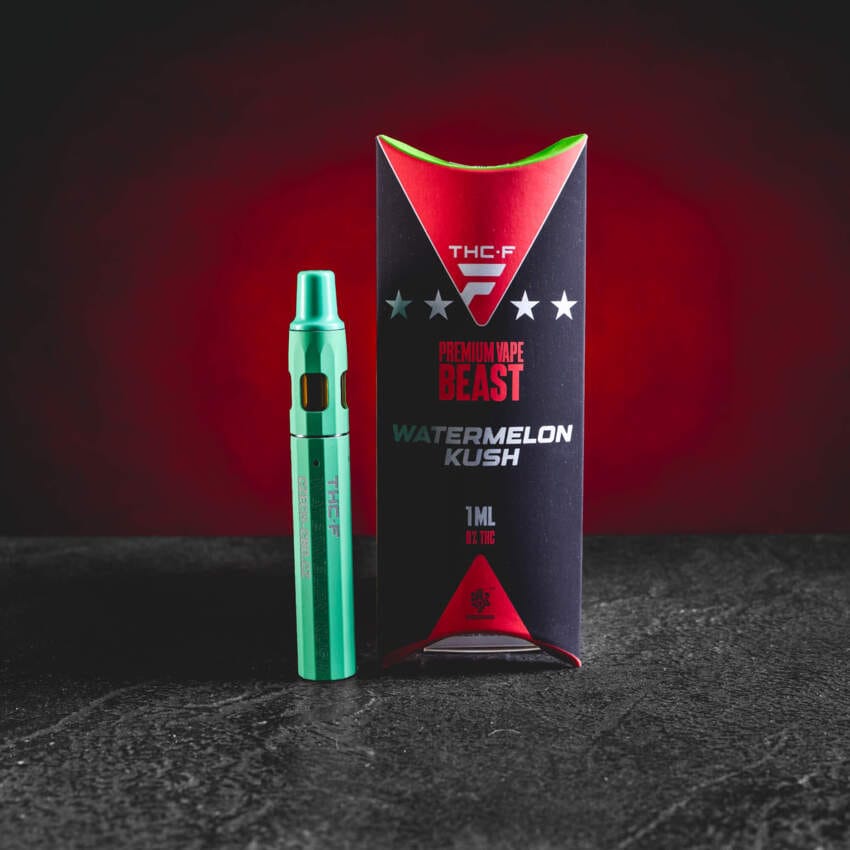 THF BEAST Watermelon Kush jednorázový vape s osvěžující chutí sladkého melounu a jemným kushovým podtónem, obsahuje moderní kanabinoid THF se sativa-selektivním profilem, přináší jasný euforický sběratelský efekt a konzistentní výkon bez těžkosti.